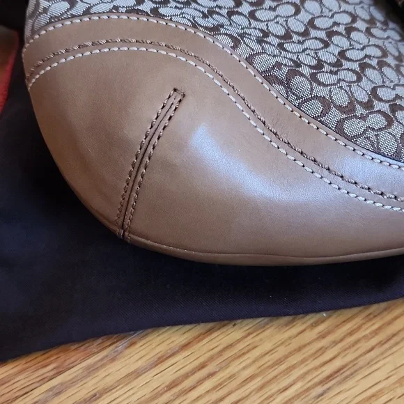 Like New Coach Vintage Leather & Canvas Soho Baguette plus coin purse & dust bag - Picture 3 of 15